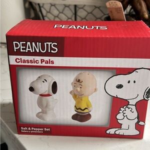 Peanuts Classic Pals Snoopy & Charlie Brown Salt & Pepper Set - Red/White/Yellow